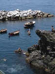 SX19576 Cliff jumping at Manarola, Cinque Terre, Italy.jpg